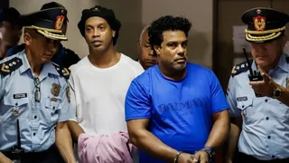Ronaldinho quedó en prisión preventiva en Paraguay tras nuevo dictamen judicial