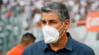 Hinchas de la U pidieron la salida de Santiago Escobar tras la goleada en el Superclásico