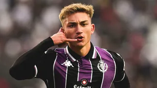 El reconocimiento de Real Valladolid a histórico futbolista chileno en duelo con Colo Colo