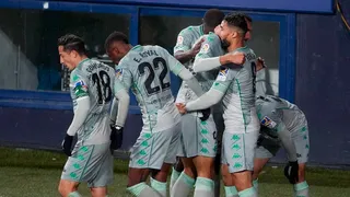 Pellegrini y Betis volvieron a la senda del triunfo a costa de Osasuna