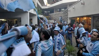 Hinchas argentinos celebraron el paso a la final en el centro de Santiago