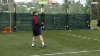 Jürgen Klopp se lució jugando Fútbol tenis en entrenamiento de Liverpool