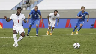 Raheem Sterling salvó a Inglaterra en victoria sobre Islandia en Reikiavik