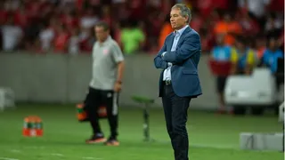 Ex DT de la sub 20 arremetió contra Ariel Holan: Es un imitador de Bielsa