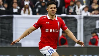 Alexander Aravena anotó tras contragolpe de la UC ante Colo Colo en el Monumental