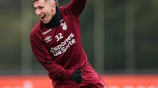 Arturo Vidal y Luciano Arriagada tuvieron una alegre jornada de prácticas en A. Paranaense