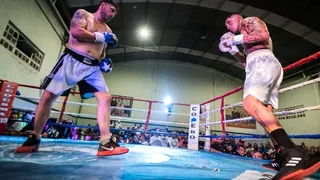 Ex portero de Boca Juniors debutó en el boxeo con impresionante nocaut en el primer round