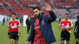 Azul Azul busca fórmulas para rescindir el contrato de Johnny Herrera