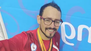 Nadador paralímpico chileno Alberto Abarza fue contactado para competir por Estados Unidos
