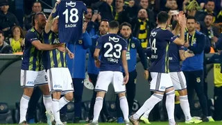 Mauricio Isla se quedó con el clásico de chilenos ante Enzo Roco en Turquía