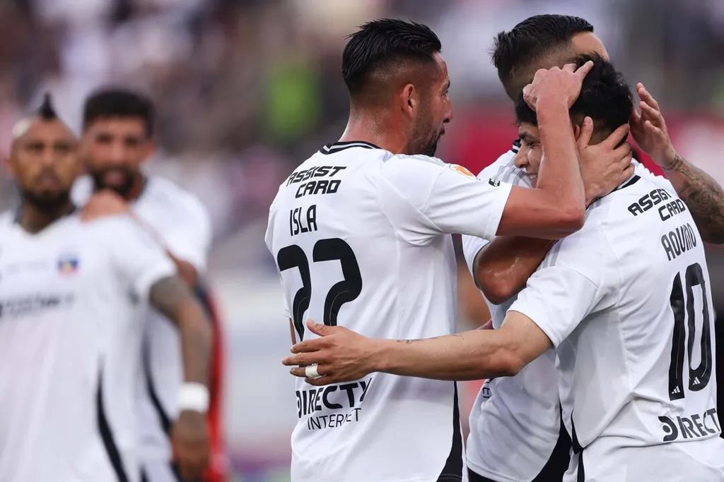 Colo Colo puede lamentar el uso de pirotecnia en la goleada ante La Calera/ © Diego Martin-Photosport