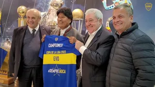 Presidente de Boca Juniors recibió en La Bombonera a Evo Morales