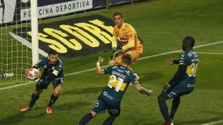 Juan Cuevas marcó de penal y decretó el descuento para Everton ante Melipilla