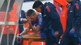 Charles Aránguiz no termina el Superclásico y es duda para el duelo de Copa Sudamericana