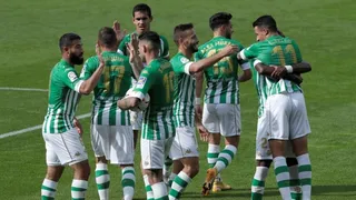 Betis de Pellegrini y Bravo volvió a los abrazos con cómodo triunfo sobre Elche en España