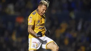La certera definición de Eduardo Vargas en partido de Tigres por la Concachampions