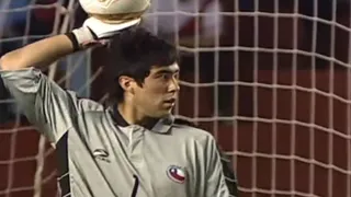 Hace exactos 16 años Claudio Bravo debutó en la Roja ante Paraguay por Copa América