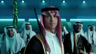 Cristiano Ronaldo lució una “kufiyya” y espada para celebrar el día nacional de Arabia Saudita