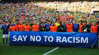 Nuevo código disciplinario de FIFA permite a árbitros finalizar partidos por racismo