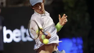 Jarry logró su primer triunfo sobre Schwartzman en un duro partido en el ATP de Santiago