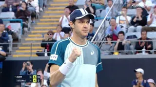 Nicolás Jarry tras vencer a Tsitsipas: Espero seguir jugando a este nivel