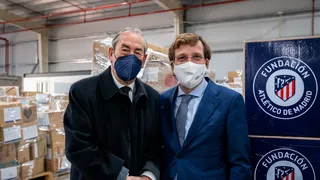 Llegó a Polonia un bus de Atlético de Madrid con ayuda para Ucrania