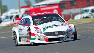 Chileno Benjamín Hites fue víctima de un choque y debió abandonar la primera fecha del Top Race de Argentina