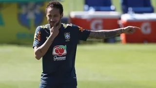 Neymar sigue con dolores y no entrenó en la práctica de Brasil