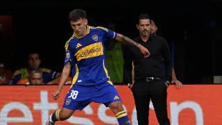 “No podés jugar con un enano”: Destrozan a la joya de Boca que busca la U