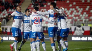 Universidad Católica derrotó en vibrante duelo a Curicó Unido y se instaló en la lucha por el título