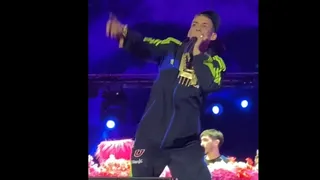 El popular cantante L-Gante realizó presentación con buzo de Universidad de Chile