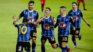 Huachipato batió en una frenética “guerra de goles” a Ñublense y sumó su primera victoria en el torneo