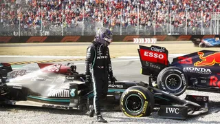 Las espectaculares fotos que dejó el triunfo de Ricciardo y el choque entre Verstappen y Hamilton