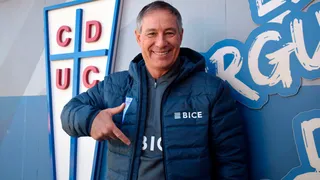 Universidad Católica saludó a Ariel Holan en su cumpleaños