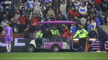 Urgencia en el clásico: Duelo entre UC y Colo Colo fue detenido por una emergencia en las gradas