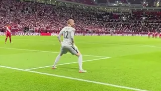 Otro ángulo para la decisiva tapada del portero Reydmane para dar pasajes a Australia al Mundial