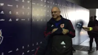 Un sonriente Arias apareció durante el ingreso de Colo Colo al Nacional