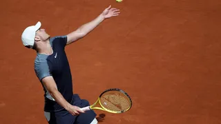 Medvedev continúa firme en Roland Garros y pasó la tercera ronda a costa de Kecmanovic