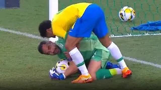 ¡Sólido el capitán! La buena intervención de Claudio Bravo para impedir el gol de Brasil