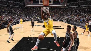 Anthony Davis lideró esforzado triunfo de los Lakers ante San Antonio