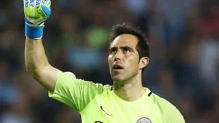 Claudio Bravo alista su regreso a las canchas en amistoso de Machester City