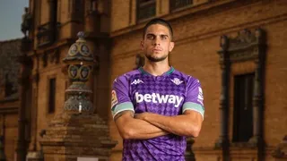 “No nos representa”: La molestia de hinchas de Betis de Pellegrini por camiseta alternativa