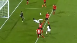 ¡Para aplaudir! El golazo de chilena en la goleada del Lyon de Tiane Endler en la Champions