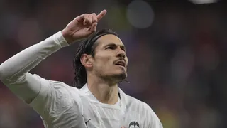 Cavani brilló con doblete y Valencia eliminó a Sporting de Gijón en la Copa del Rey