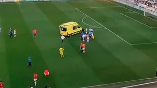 Futbolista se desplomó en pleno partido y lo trasladaron a la UCI