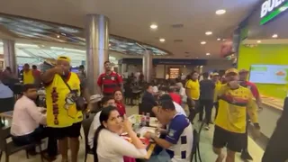 Hinchas de Flamengo intentaron golpear a un vendedor que los llamó “monos” en Paraguay