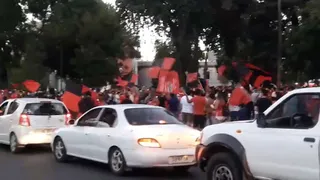 El apasionado festejo de los hinchas de Ñublense en la Plaza de Chillán tras conseguir el ascenso