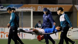 Alarmas en Católica: Zampedri sale lesionado ante Limache y preocupa a los cruzados