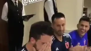 La emoción de Fernando De Paul mientras sus compañeros le cantan el “Cumpleaños feliz”