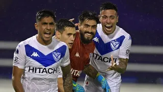 Vélez de Pablo Galdames venció a Deportivo Cali en duelo marcado por el arbitraje de Cristián Garay